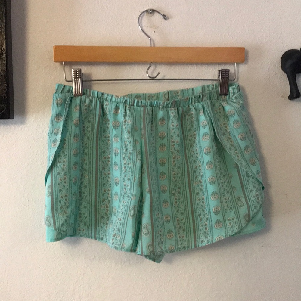 LA hearts floral shorts